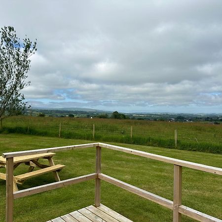 Three Peaks Pods Hotel Bentham Exterior photo