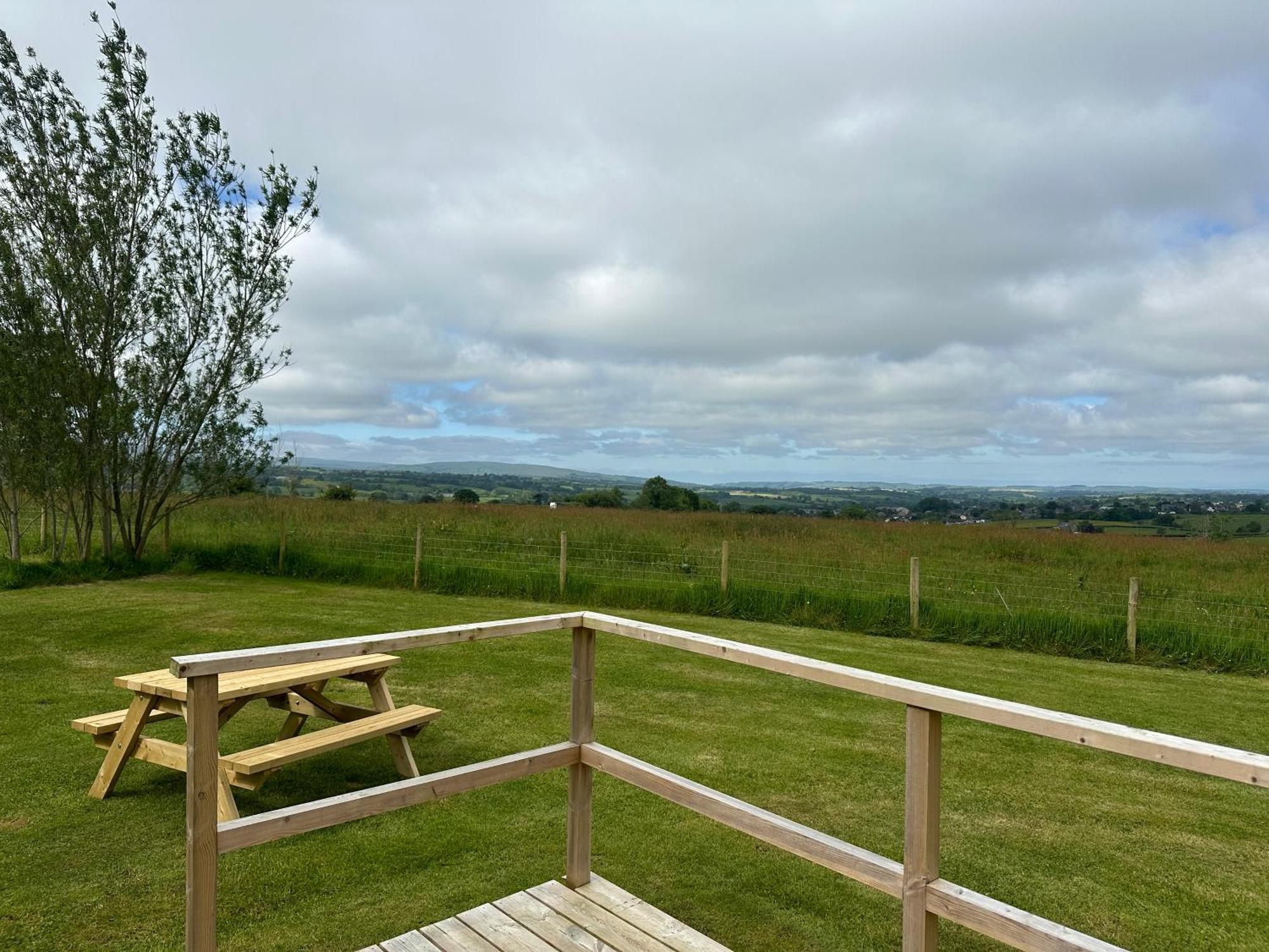 Three Peaks Pods Hotel Bentham Exterior photo