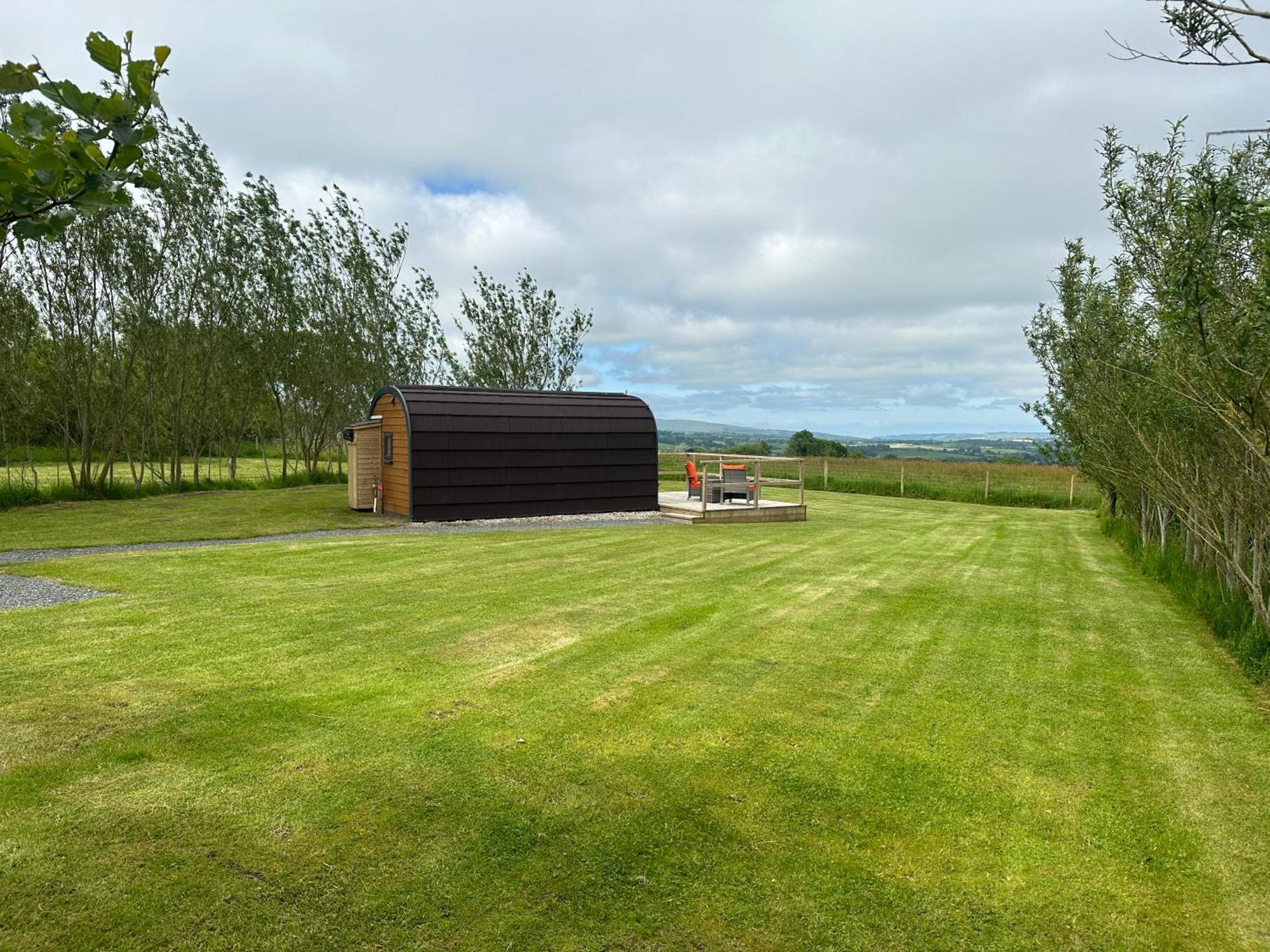 Three Peaks Pods Hotel Bentham Exterior photo