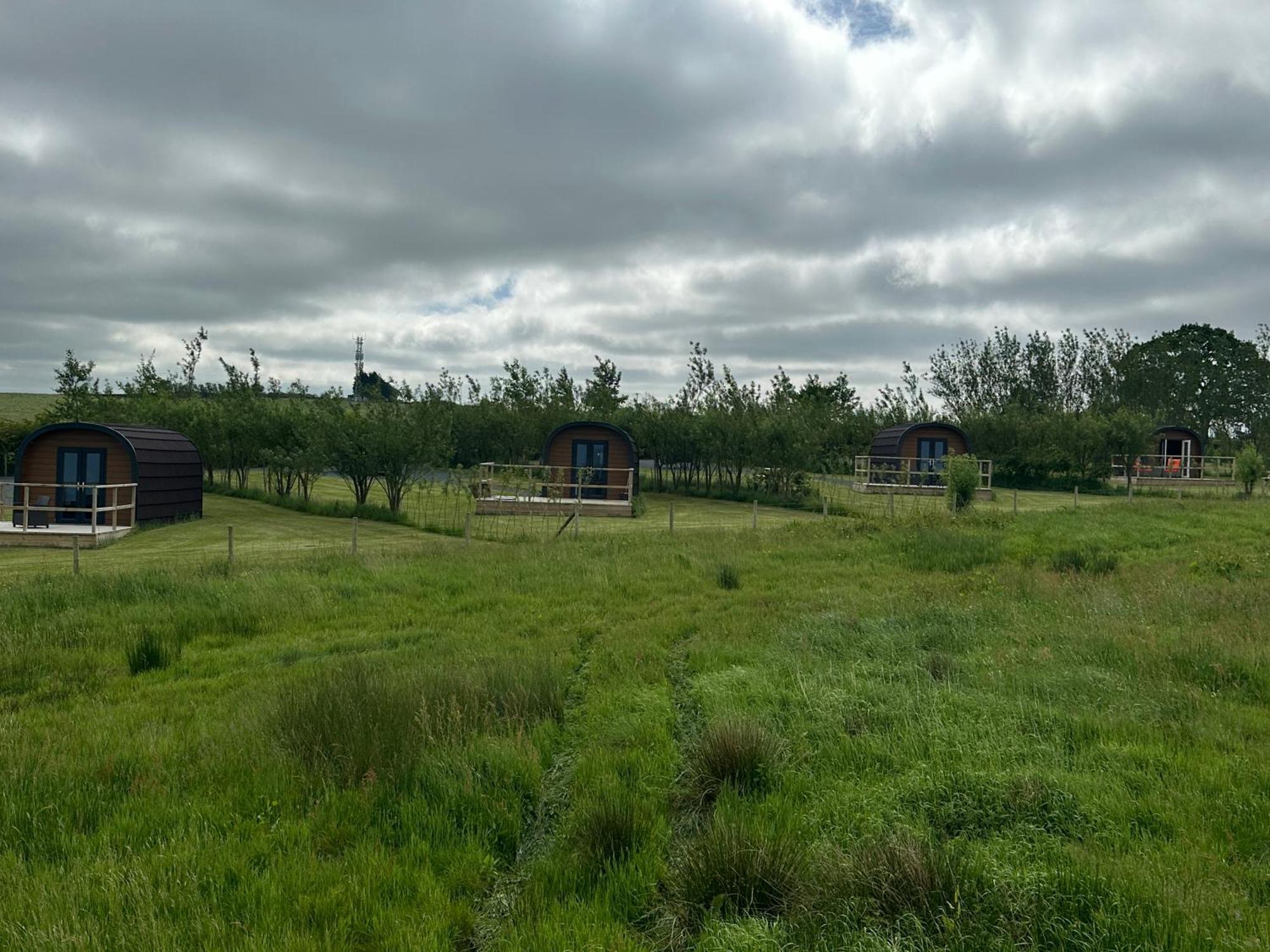 Three Peaks Pods Hotel Bentham Exterior photo